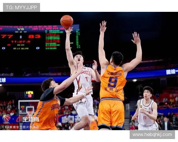 广东宏远与浙江稠州激战正酣 双方全力争夺CBA季后赛席位